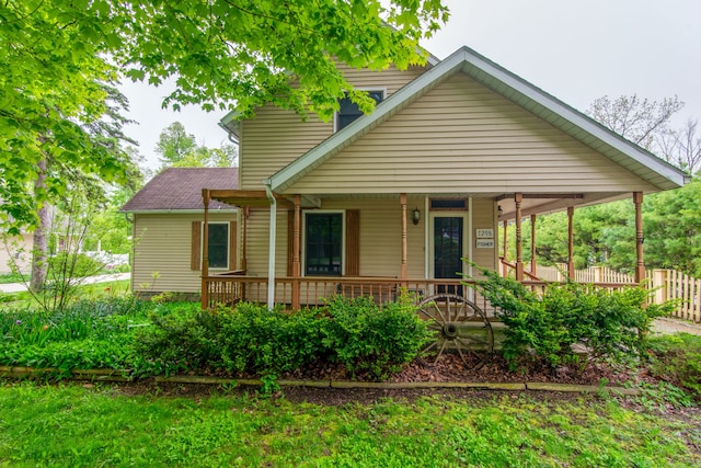 view of front of property featuring covered porch