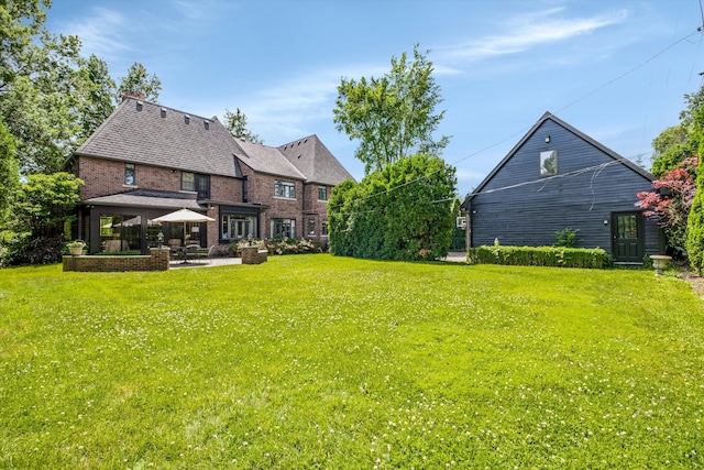 view of yard featuring a patio area