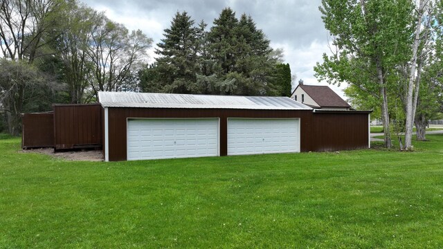 7200 E Tomah Rd, Mount Pleasant, MI 48858 - garage with view of wooded area