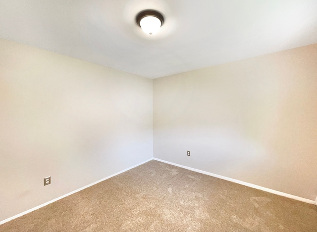 spare room with carpet flooring