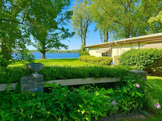 7206 Beechwood Cir, Watervliet, MI 49098 - view of yard featuring a water view