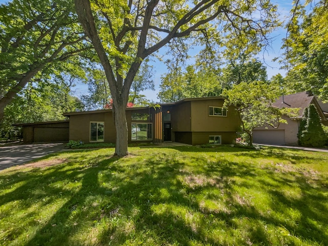 view of front facade with a garage and a front lawn