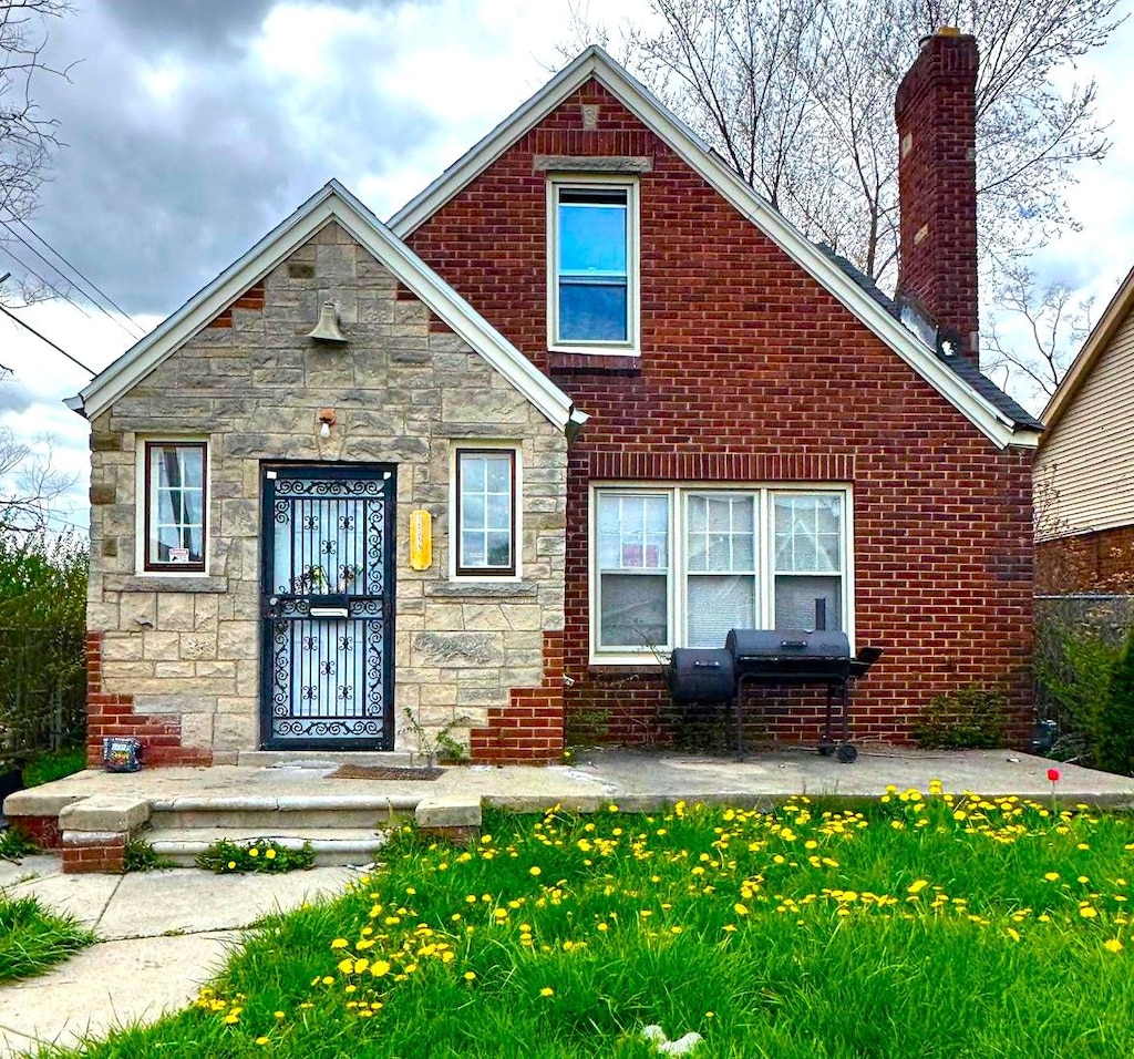 view of front of house