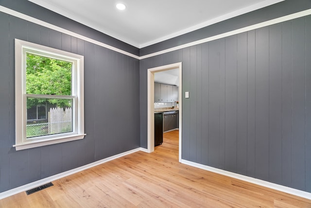 1114 Church St, Port Huron, MI 48060 - unfurnished room with light wood-style flooring and baseboards