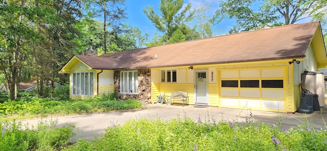 view of front facade with a garage