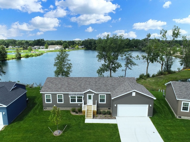 view of front facade featuring a garage, a water view, and a front lawn