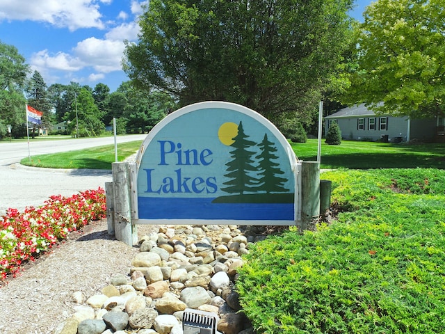 community sign featuring a lawn