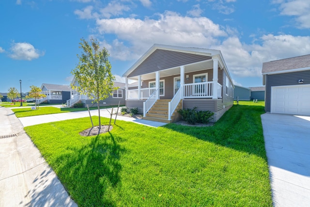 view of front facade featuring a front lawn and a porch