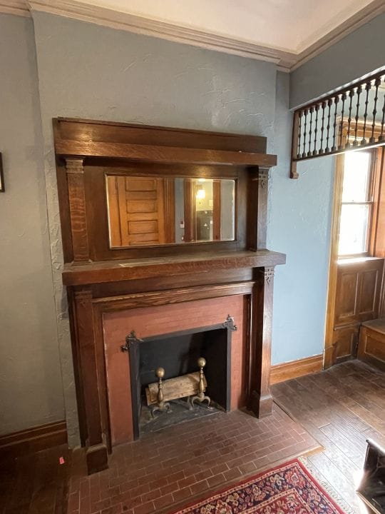 details with wood-type flooring and ornamental molding