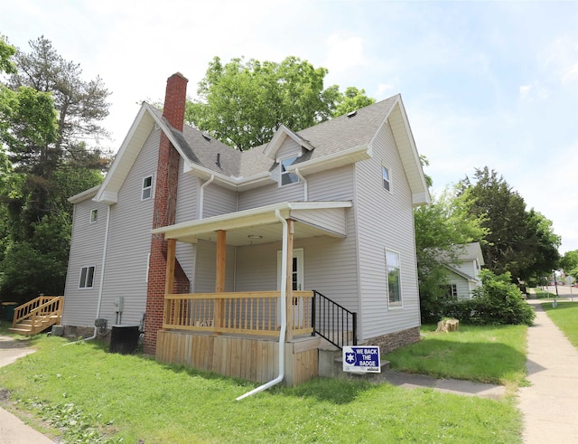 view of front of property with a porch and a front lawn