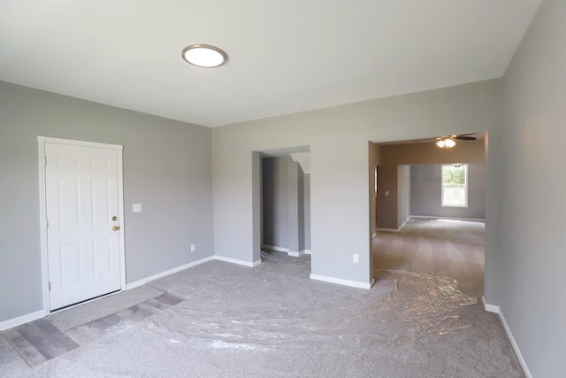 unfurnished room with carpet flooring and ceiling fan