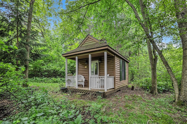 6888 Ann Arbor Rd, Jackson, MI 49201 - view of outdoor structure featuring a porch and a wooded view