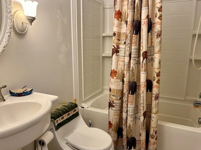 full bathroom featuring toilet, shower / bath combo with shower curtain, and sink