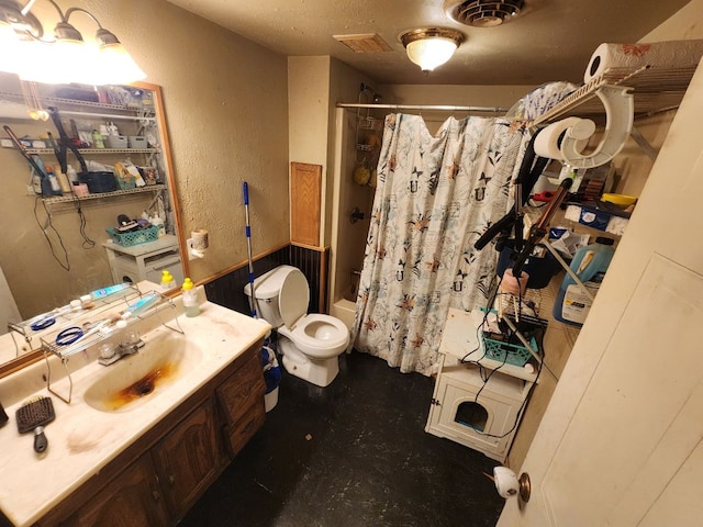 full bathroom featuring a textured ceiling, vanity, shower / tub combo, and toilet