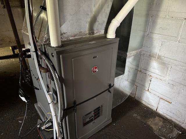 696 Highland Ave, Benton Harbor, MI 49022 - utilities featuring heating unit