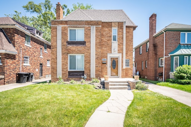 view of front of home featuring a front yard