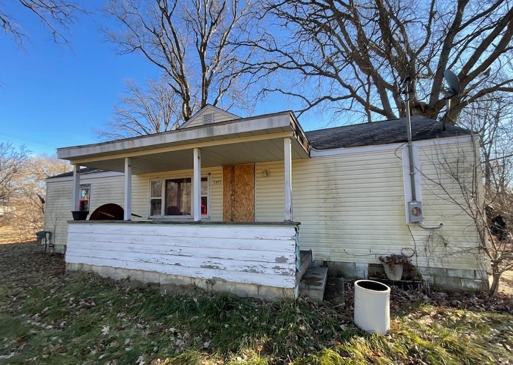 1395 W Yale St, Michigan, MI 48505 - view of front of property featuring covered porch