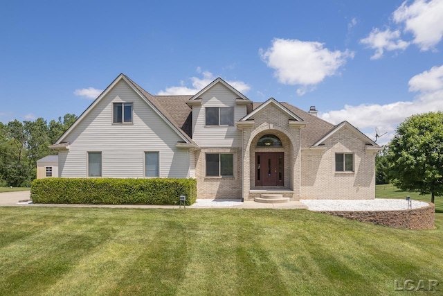 view of front of home featuring a front yard