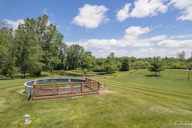 view of property's community featuring a lawn