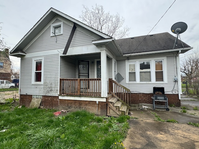 view of front of property featuring a porch