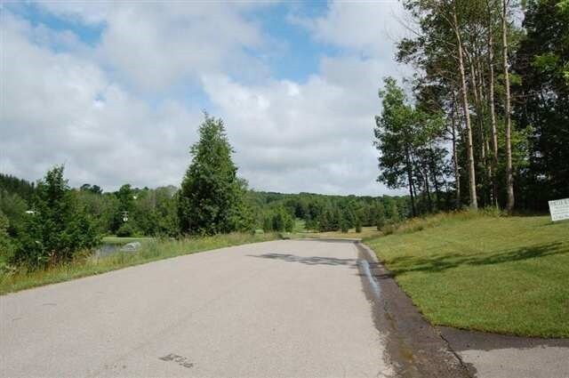 282 Lakeview Trl, Kewadin, MI 49648