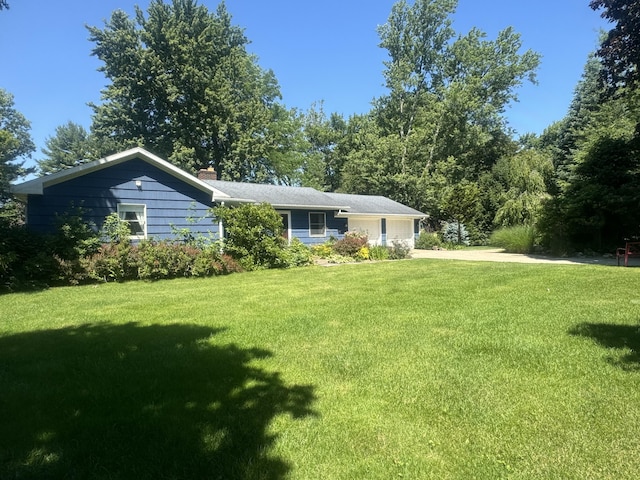 view of front of house featuring a front yard