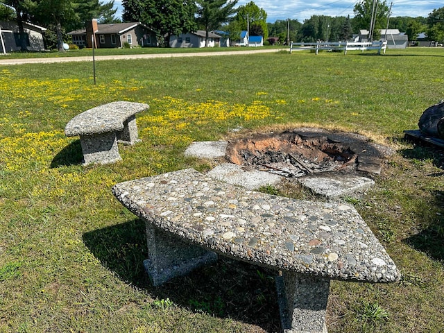 view of yard featuring a fire pit