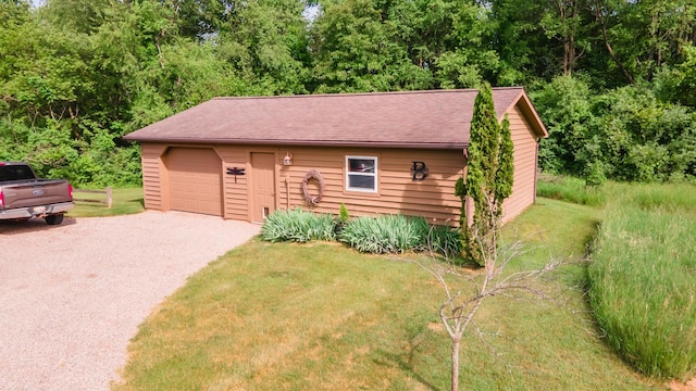1477 E Hastings Lake Rd, Jonesville, MI 49250 - view of front of property with a shingled roof, gravel driveway, and a front lawn