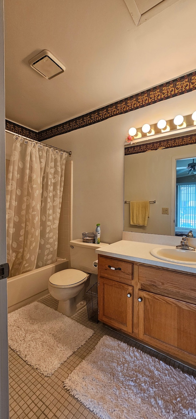 full bathroom featuring shower / bath combo with shower curtain, vanity, and toilet