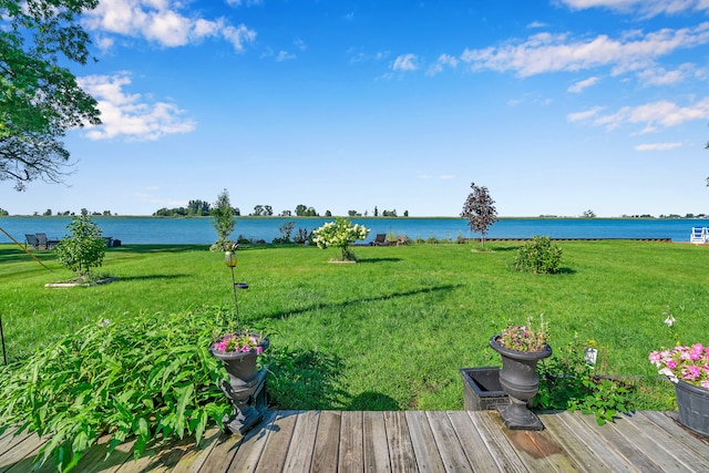 view of yard featuring a water view