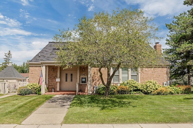 view of front of house with a front yard