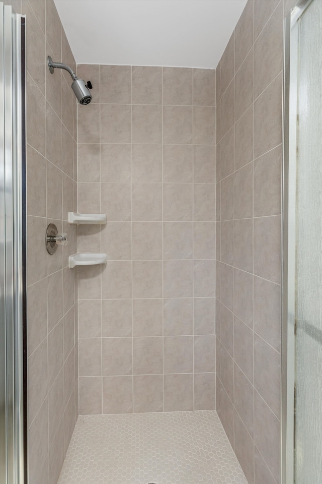 bathroom with a tile shower