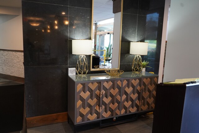 8900 E Jefferson Ave Unit 624, Detroit, MI 48214 - view of bar area