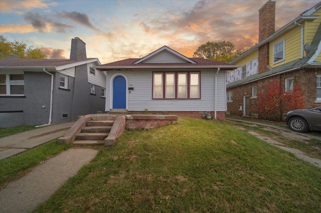 view of front facade featuring a lawn