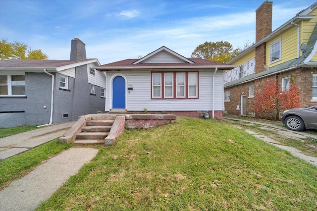 view of front of property with a front lawn