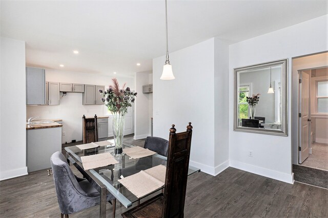 392 Philip St, Detroit, MI 48215 - dining area featuring dark wood-style flooring, recessed lighting, and baseboards