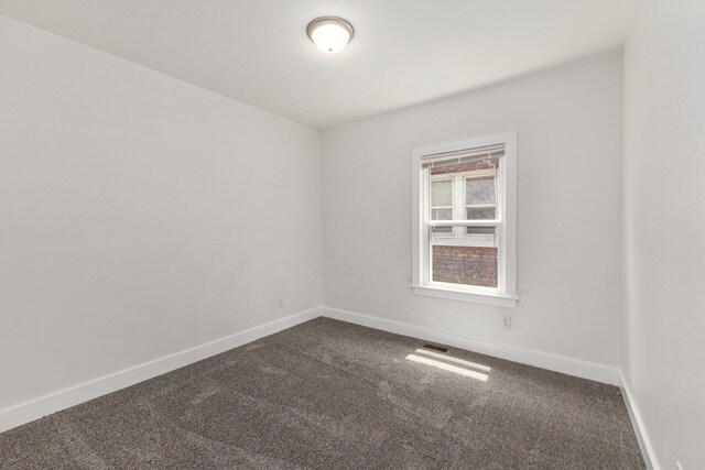 392 Philip St, Detroit, MI 48215 - unfurnished room with dark carpet and baseboards