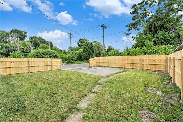 392 Philip St, Detroit, MI 48215 - view of yard featuring a patio