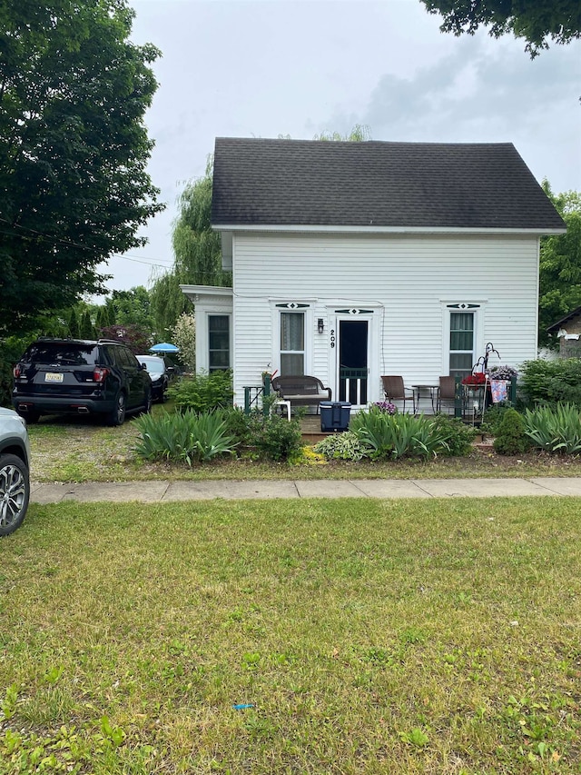 view of front of home with a front yard