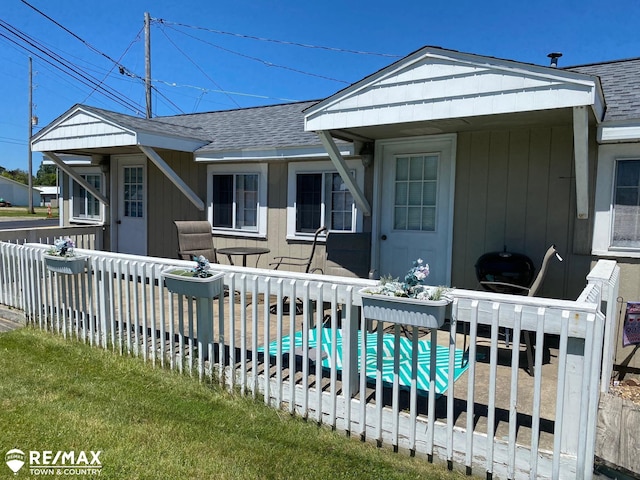 6344 W Houghton Lake Rd, Houghton Lake, MI 48629 - view of front of home with a shingled roof