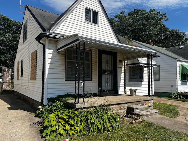 view of front facade with covered porch