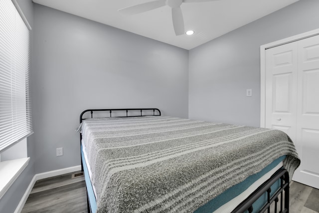 bedroom with hardwood / wood-style floors, ceiling fan, and a closet