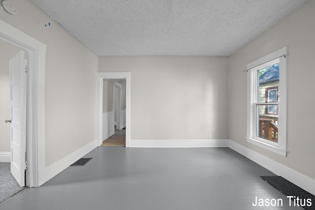 empty room featuring a textured ceiling