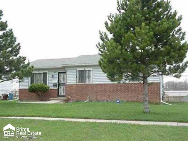 6209 Hilton Ln, Mount Morris, MI 48458 - ranch-style house featuring a front lawn and brick siding