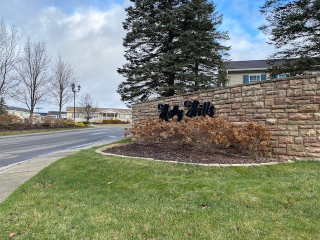 community sign with a lawn