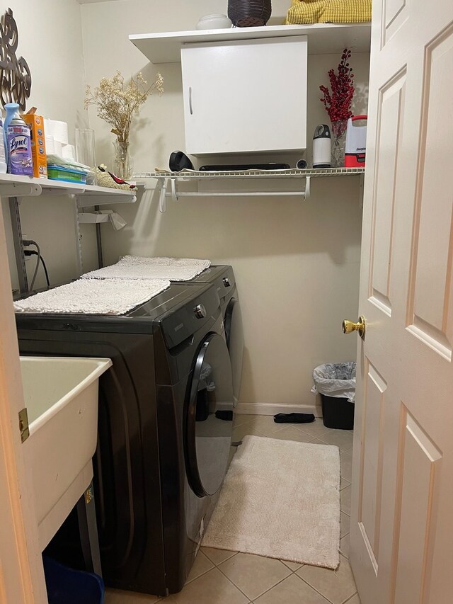 171 Legacy Park Cir, Dearborn Heights, MI 48127 - laundry room featuring washing machine and clothes dryer, tile patterned flooring, and baseboards