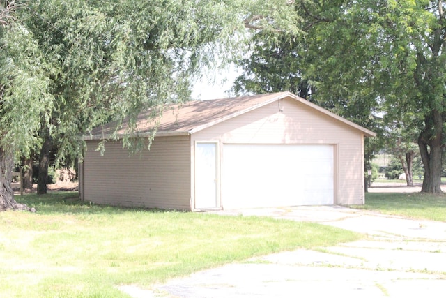 garage featuring a lawn