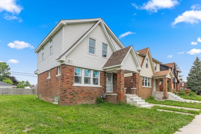 view of front of home featuring a front yard