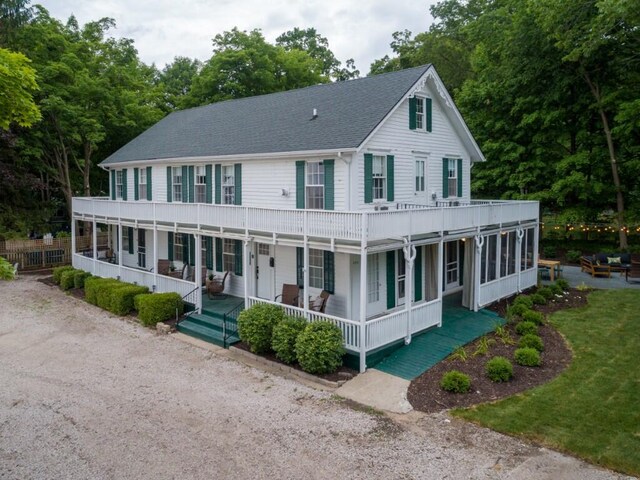 country-style home with a porch