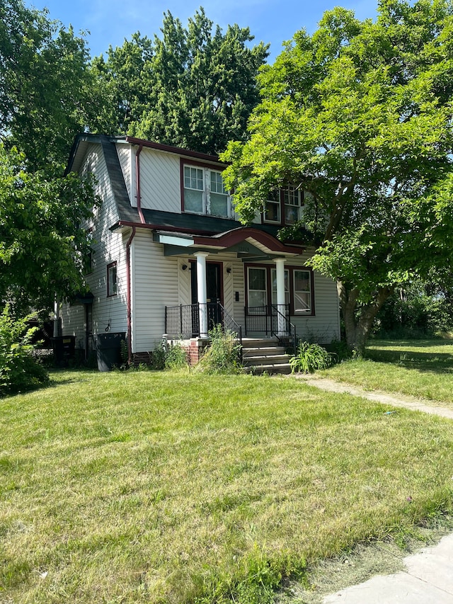 view of front of home with a front yard